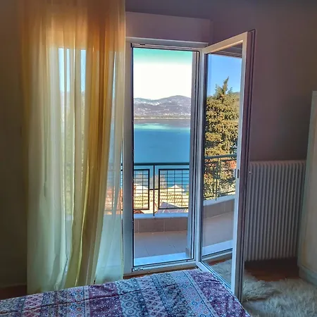Skiff_view Kastoria